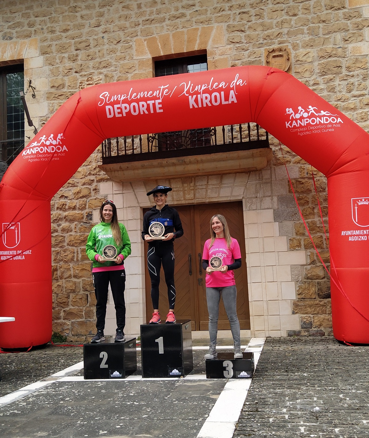 Xabi Macías y Nuria Rodríguez reinan en Aoiz